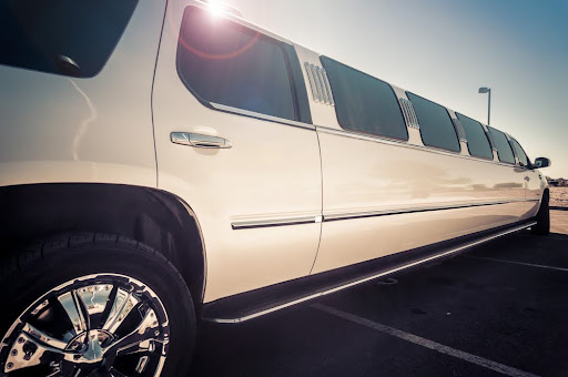 How much does it cost to rent a limo - stretch limo.